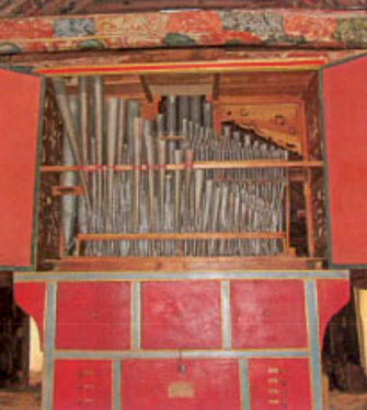 Órgano en templo en Huaro