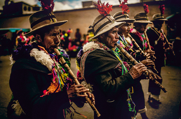 BCP presenta el libro Fiestas y danzas del Perú
