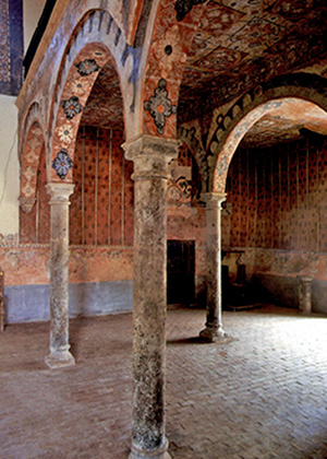 Decoracion mural en arcos y coro bajo